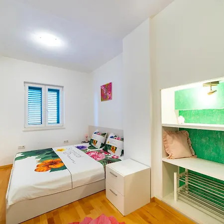 Happy In Center 10 Min Walk From Bacvice Apartment