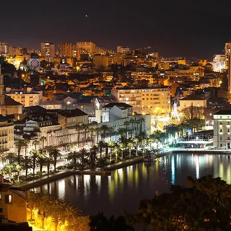 Happy In Center 10 Min Walk From Bacvice Apartment