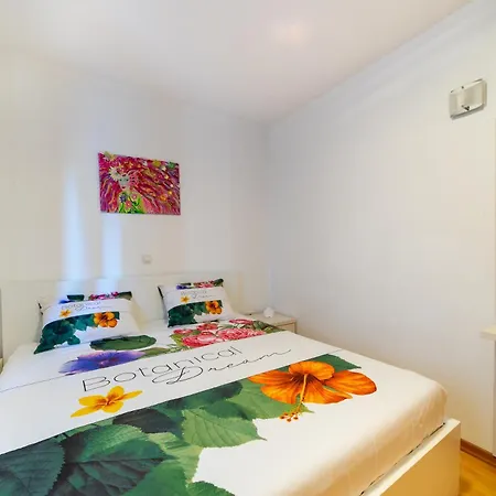 Apartman Happy In Center 10 Min Walk From Bacvice *