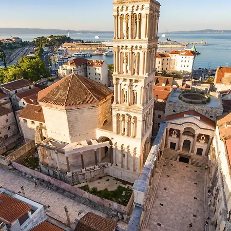 Happy In Center 10 Min Walk From Bacvice Спліт