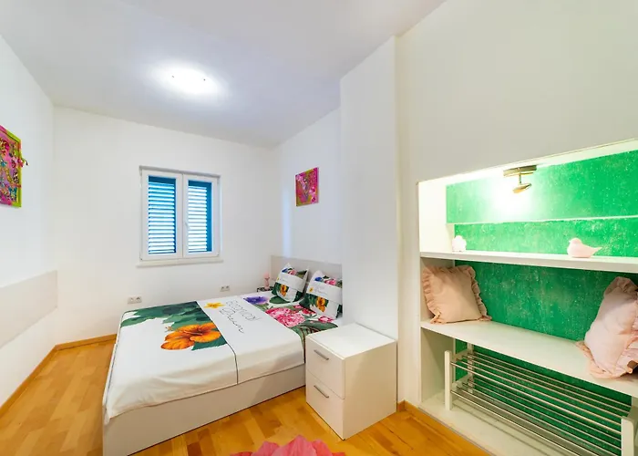 Happy In Center 10 Min Walk From Bacvice 아파트