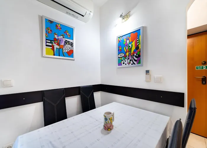 Happy In Center 10 Min Walk From Bacvice * 스플리트