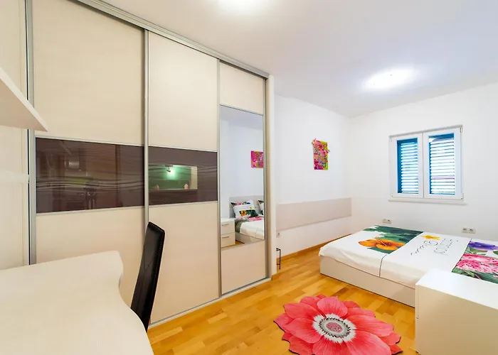 Happy In Center 10 Min Walk From Bacvice 스플리트