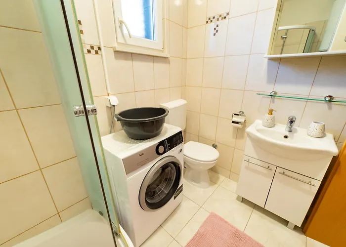 Happy In Center 10 Min Walk From Bacvice 아파트