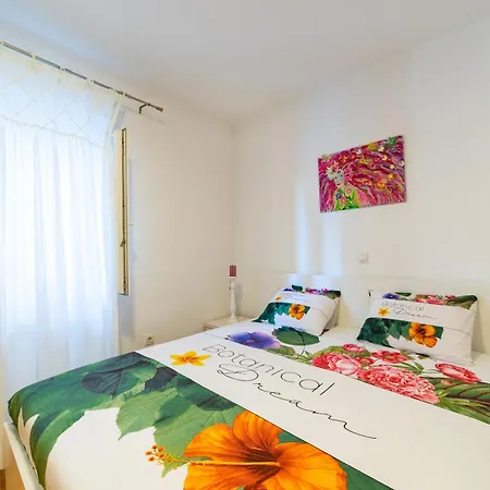 Happy In Center 10 Min Walk From Bacvice 아파트